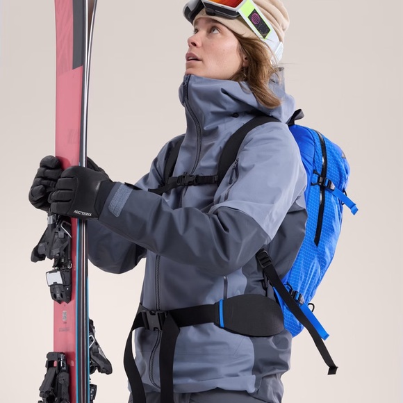 SOLD $750 Arcteryx Women’s sz S Sentinel GORE-TEX Ski Snowboard Jacket Shell - Picture 2 of 7